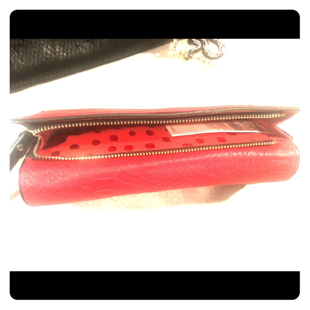 Reversible wallet color black and red